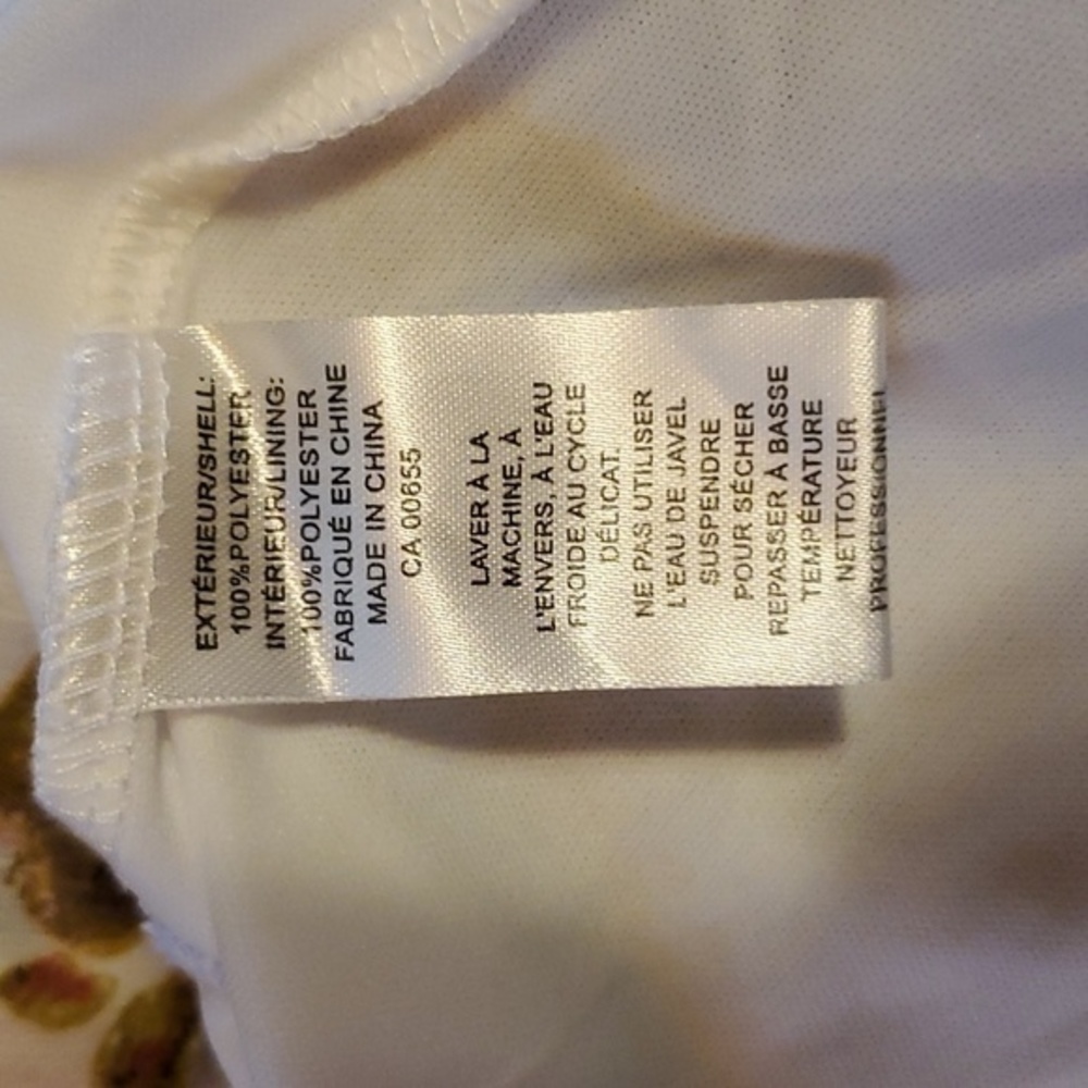 3 For $30…..Reitmans floral top - Picture 7 of 8